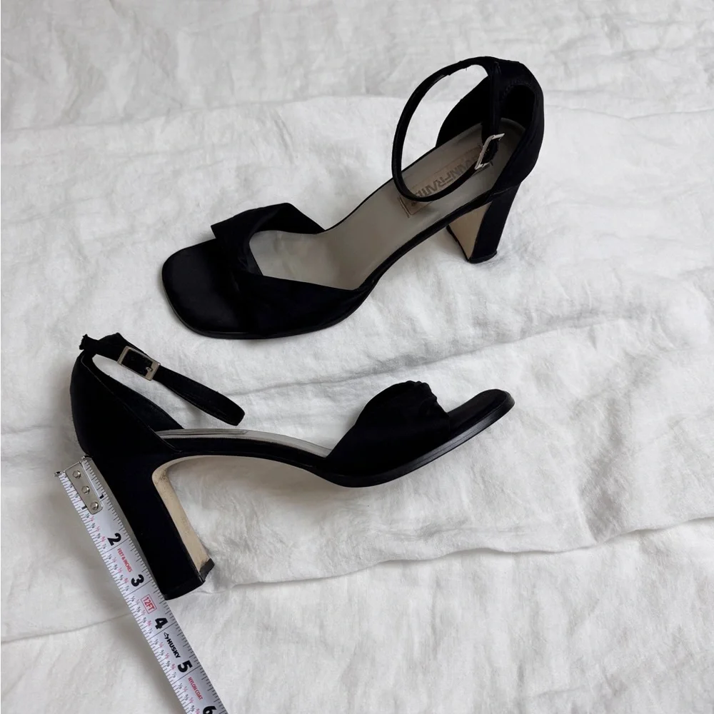 Vintage 90’s Black Chunky Heels Ankle Buckle Strap Size 8.5 Pumps Classic